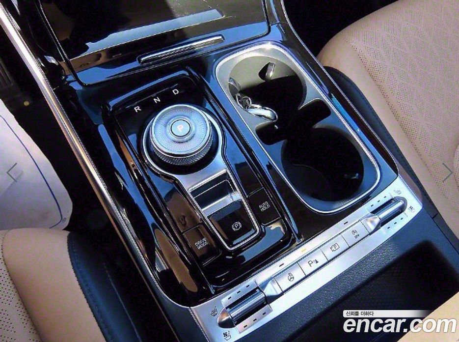 Kia Carnival 9-Seater Noblesse