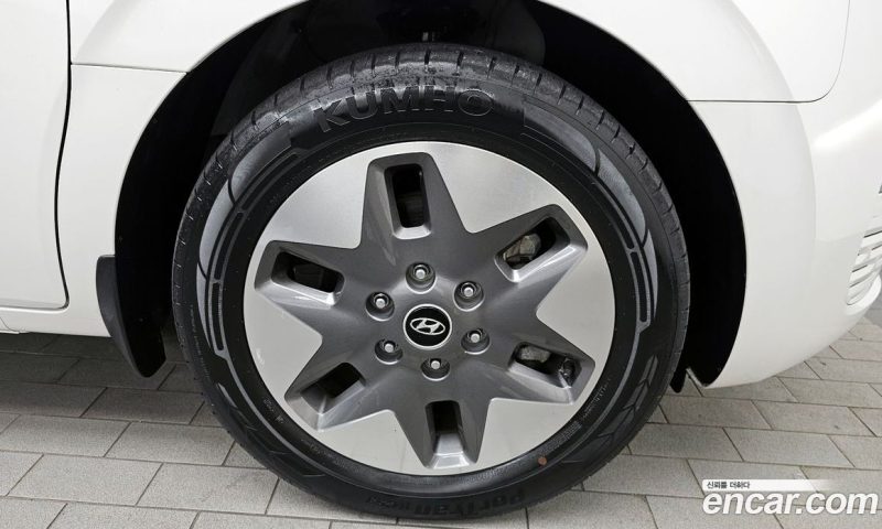 Hyundai Staria Tourer 9-Seater