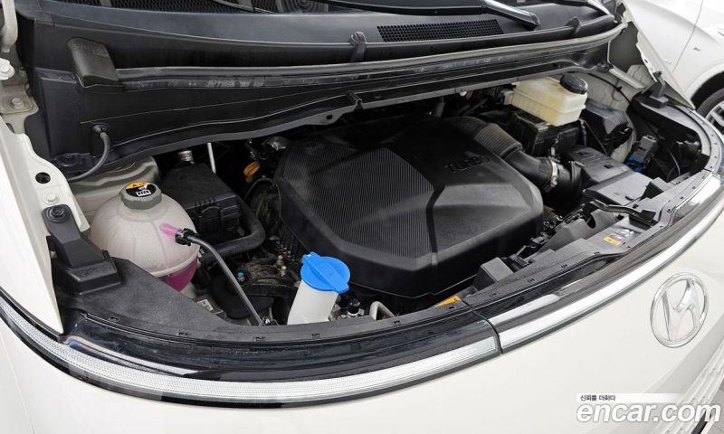 Hyundai Staria Tourer 9-Seater