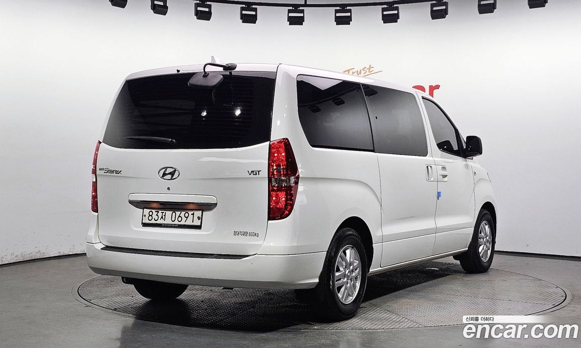 Hyundai Starex Van 5-Seater