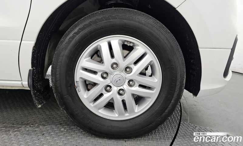 Hyundai Starex Van 5-Seater