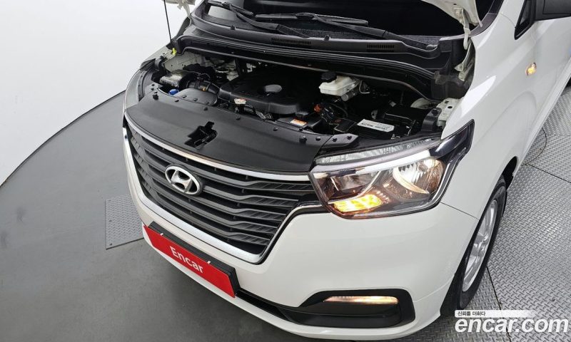 Hyundai Starex Van 5-Seater
