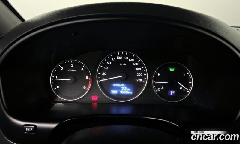 Hyundai Starex Van 5-Seater