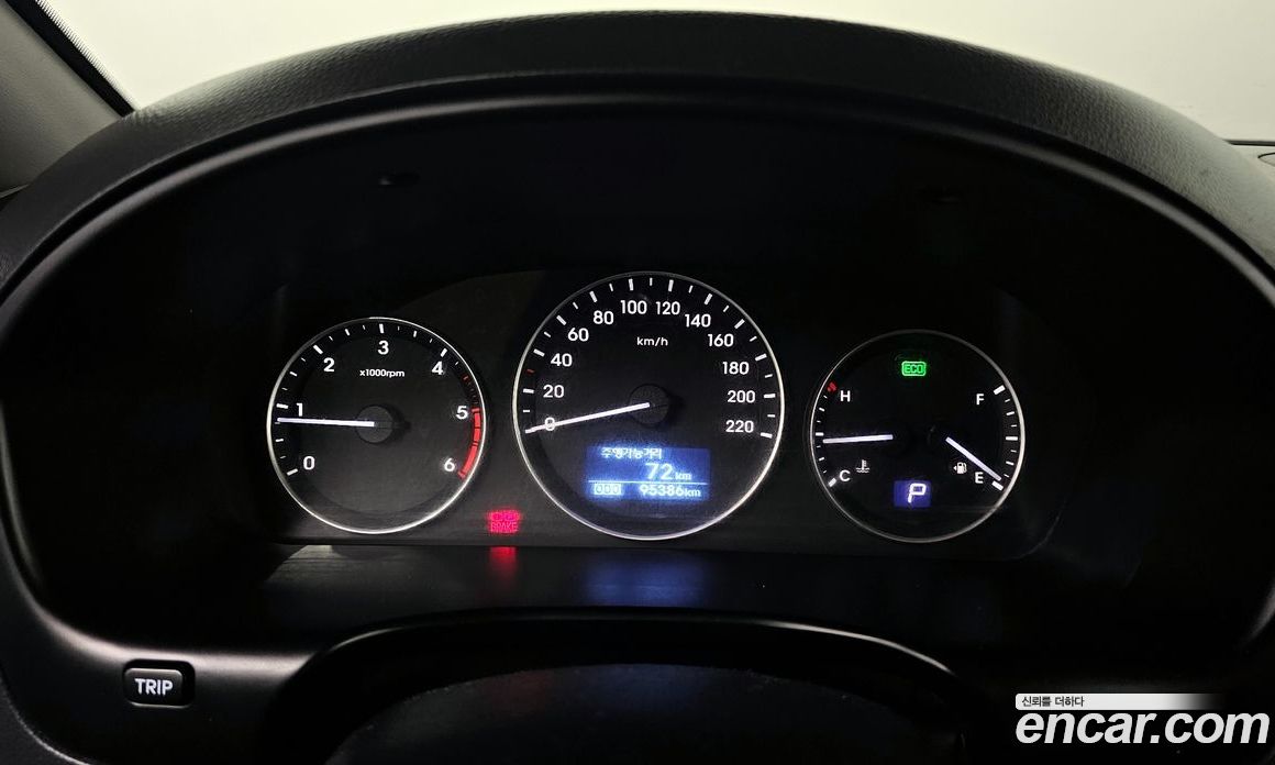 Hyundai Starex Van 5-Seater