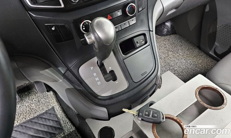 Hyundai Starex Van 5-Seater
