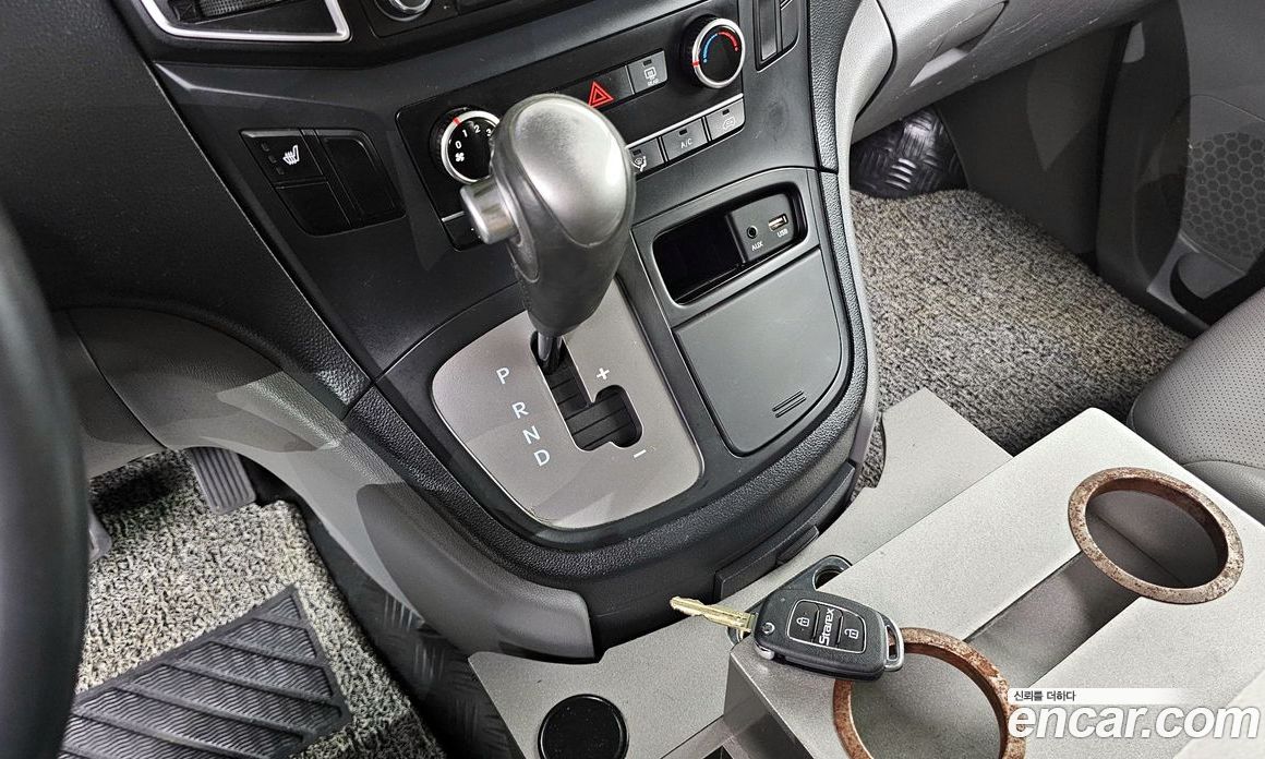 Hyundai Starex Van 5-Seater