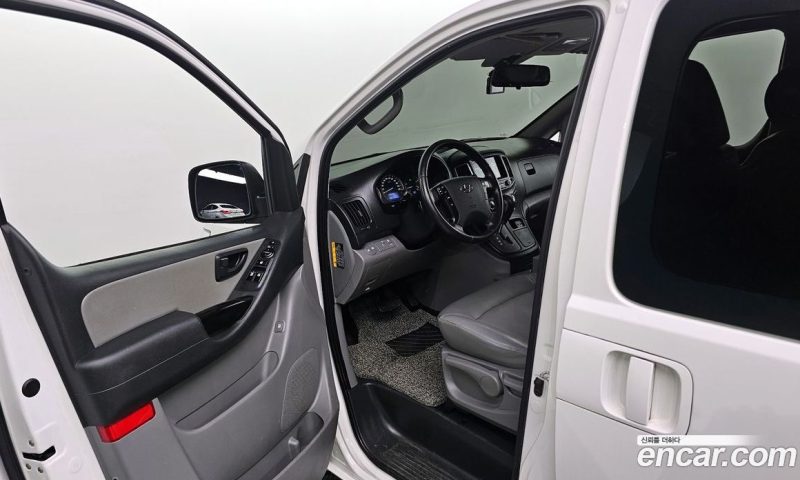 Hyundai Starex Van 5-Seater