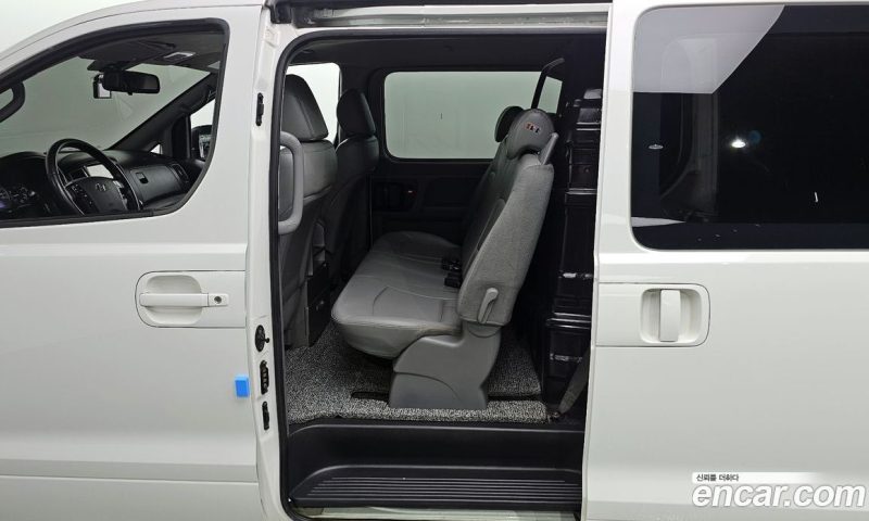 Hyundai Starex Van 5-Seater