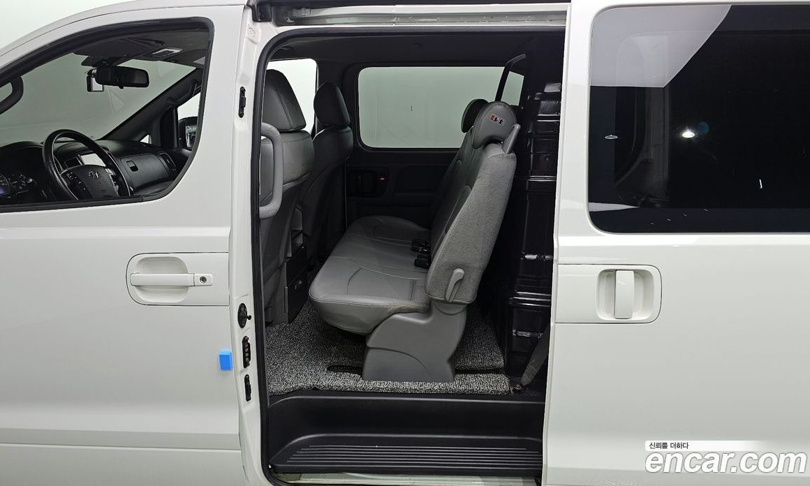 Hyundai Starex Van 5-Seater