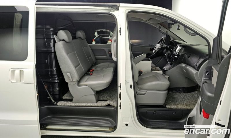 Hyundai Starex Van 5-Seater
