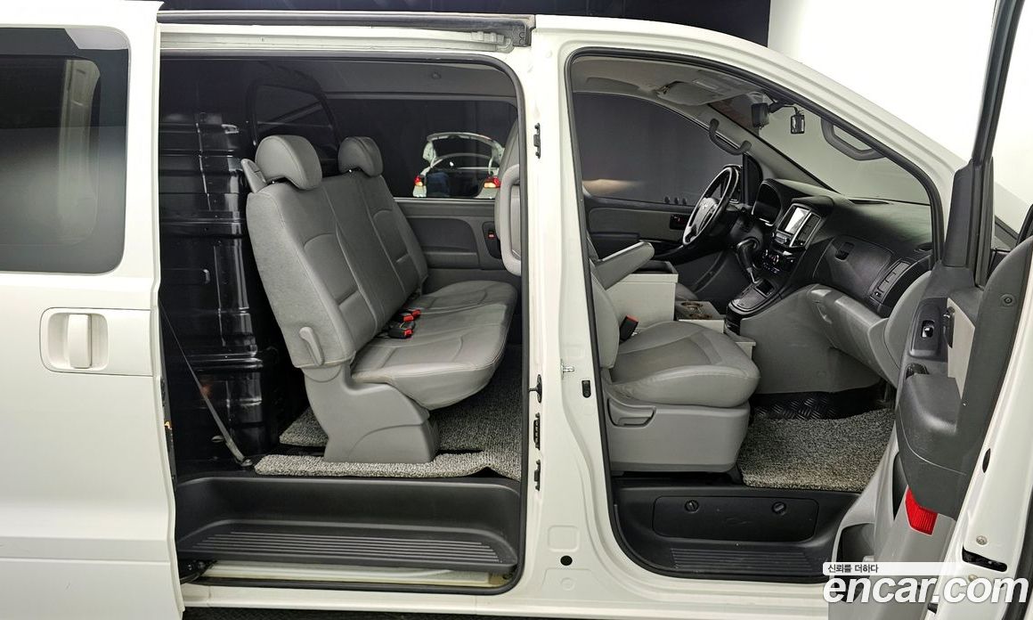 Hyundai Starex Van 5-Seater