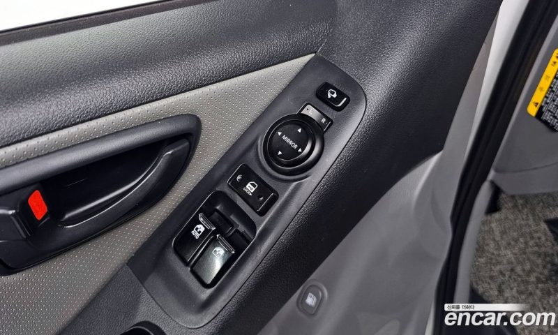 Hyundai Starex Van 5-Seater