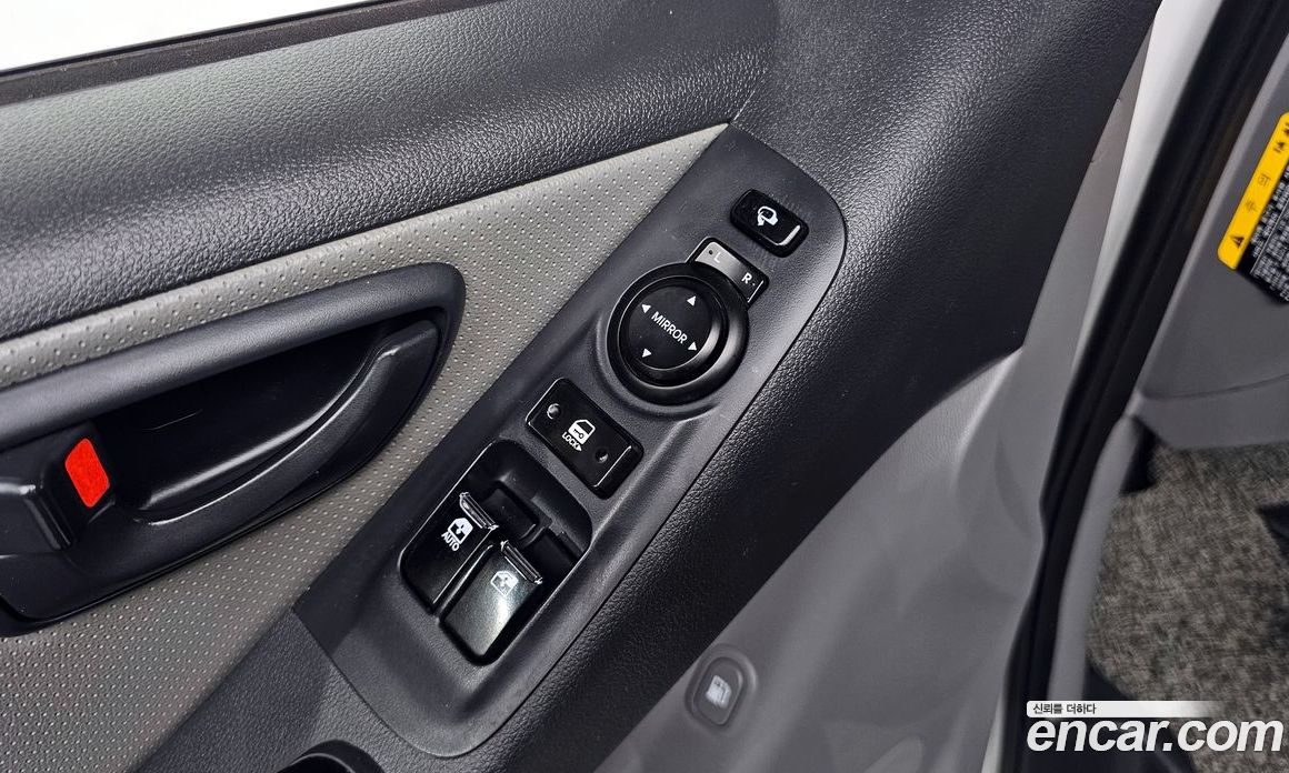 Hyundai Starex Van 5-Seater