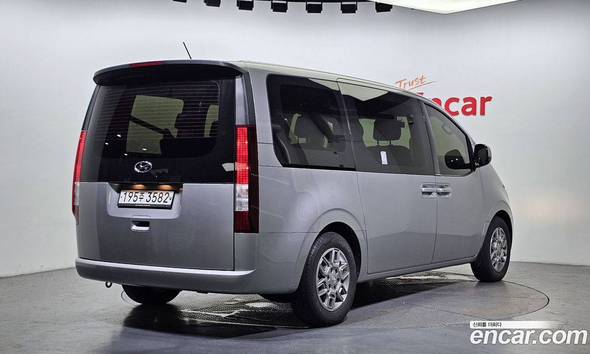 Hyundai Staria Tourer 9-Seater