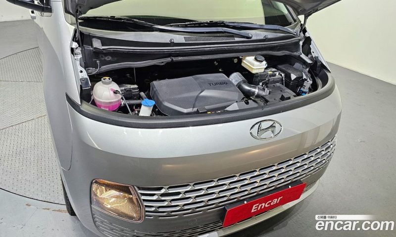 Hyundai Staria Tourer 9-Seater