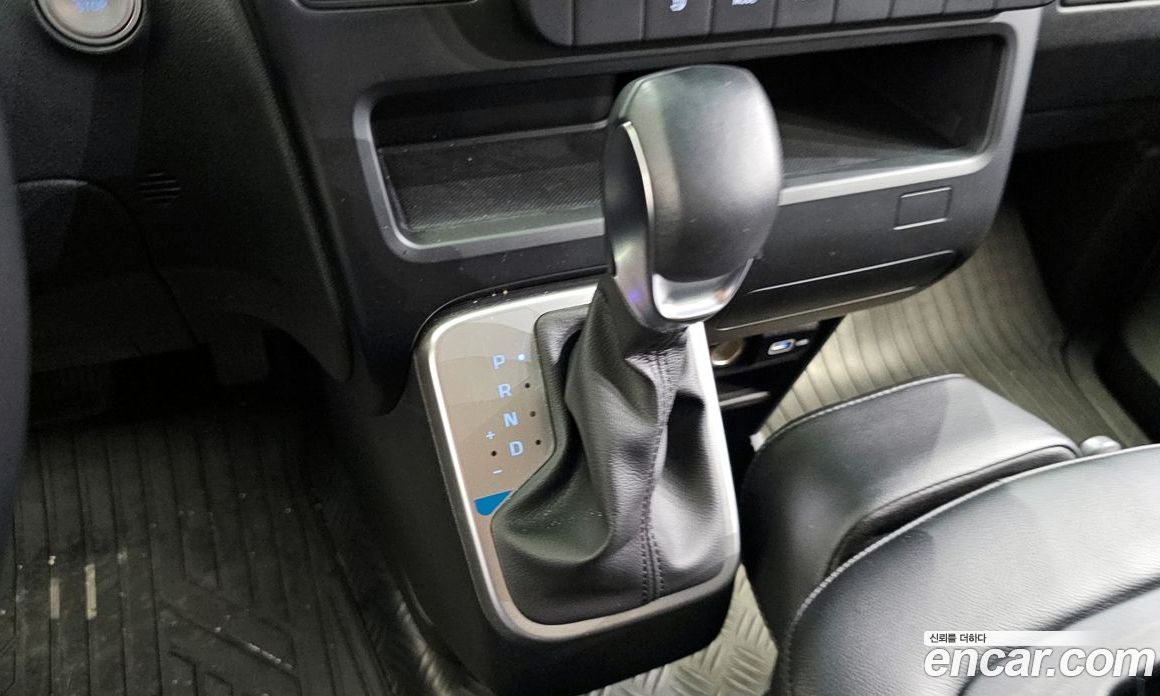 Hyundai Staria Tourer 9-Seater