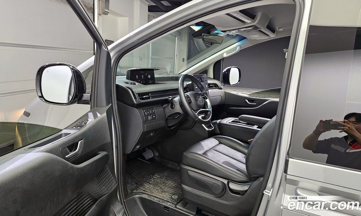 Hyundai Staria Tourer 9-Seater