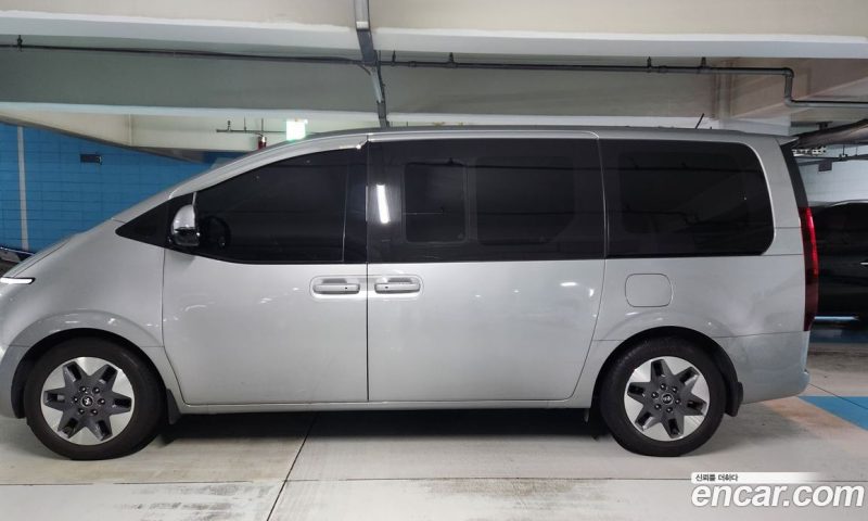 Hyundai Staria Tourer 11-Seater