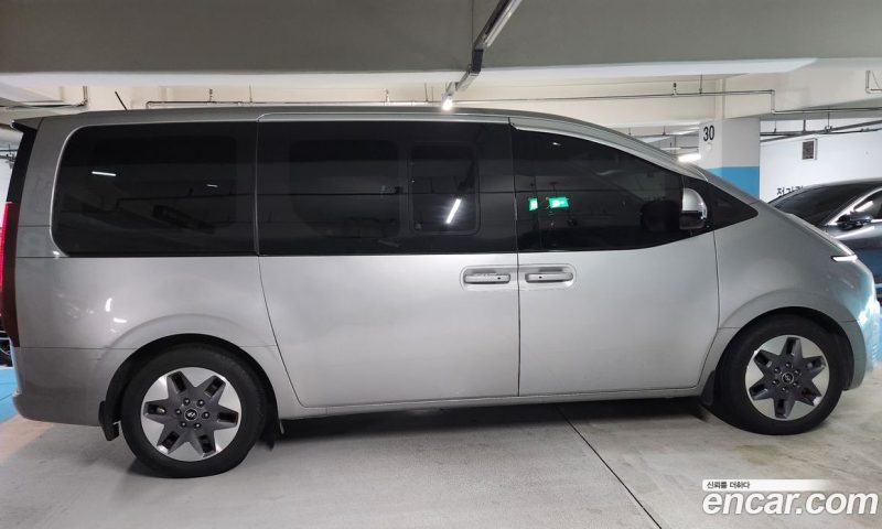 Hyundai Staria Tourer 11-Seater