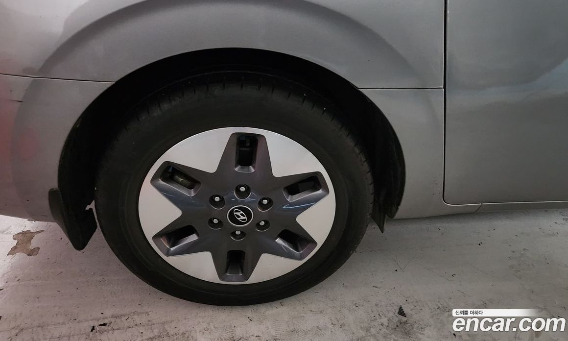 Hyundai Staria Tourer 11-Seater