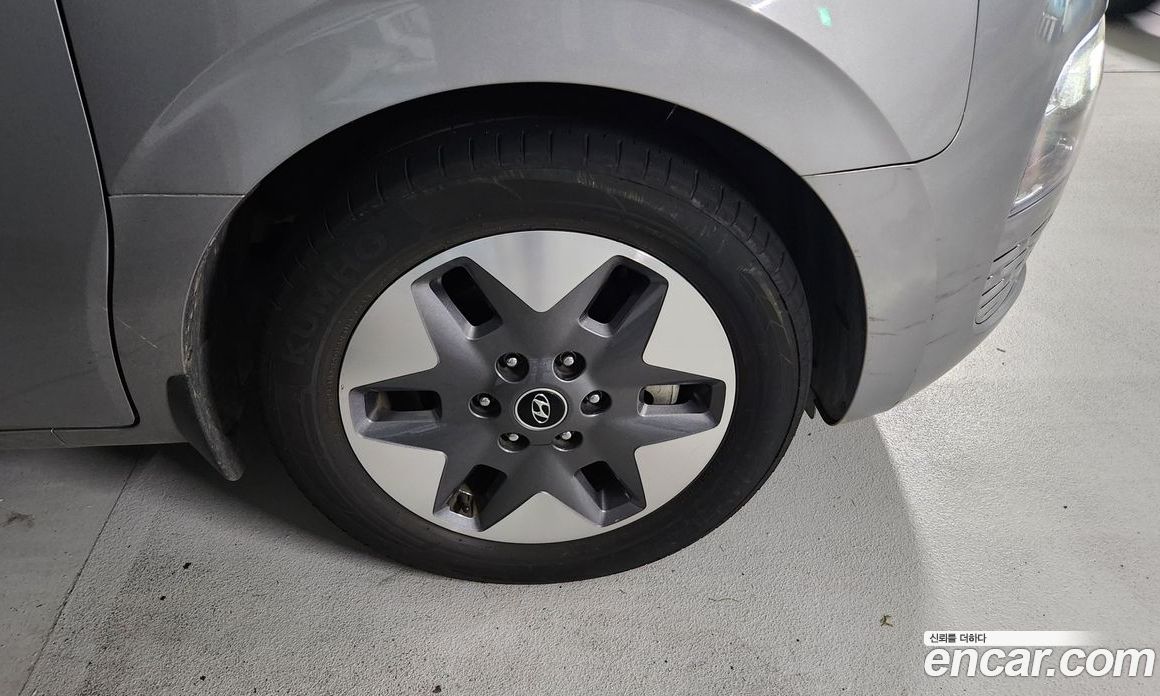 Hyundai Staria Tourer 11-Seater