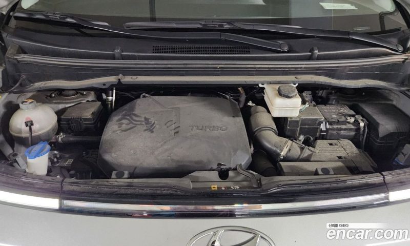 Hyundai Staria Tourer 11-Seater