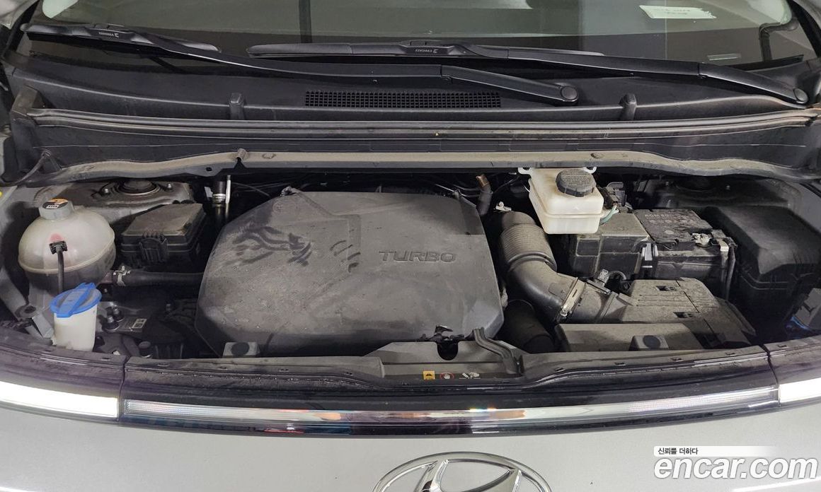 Hyundai Staria Tourer 11-Seater