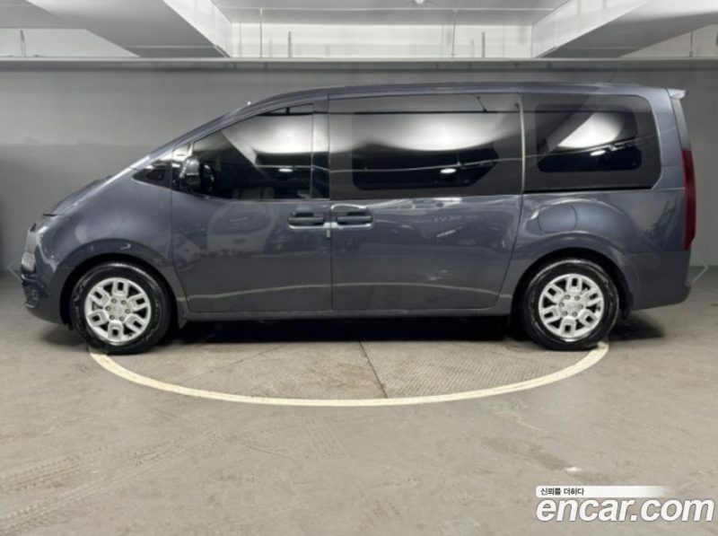 Hyundai Staria 4WD Tourer 11-Seater