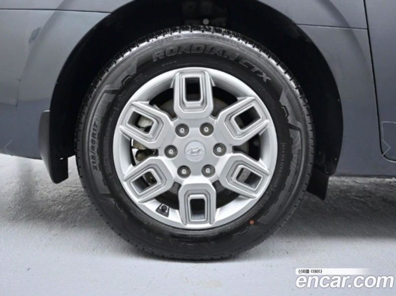 Hyundai Staria 4WD Tourer 9-Seater