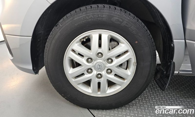 Hyundai Starex Van 5-Seater