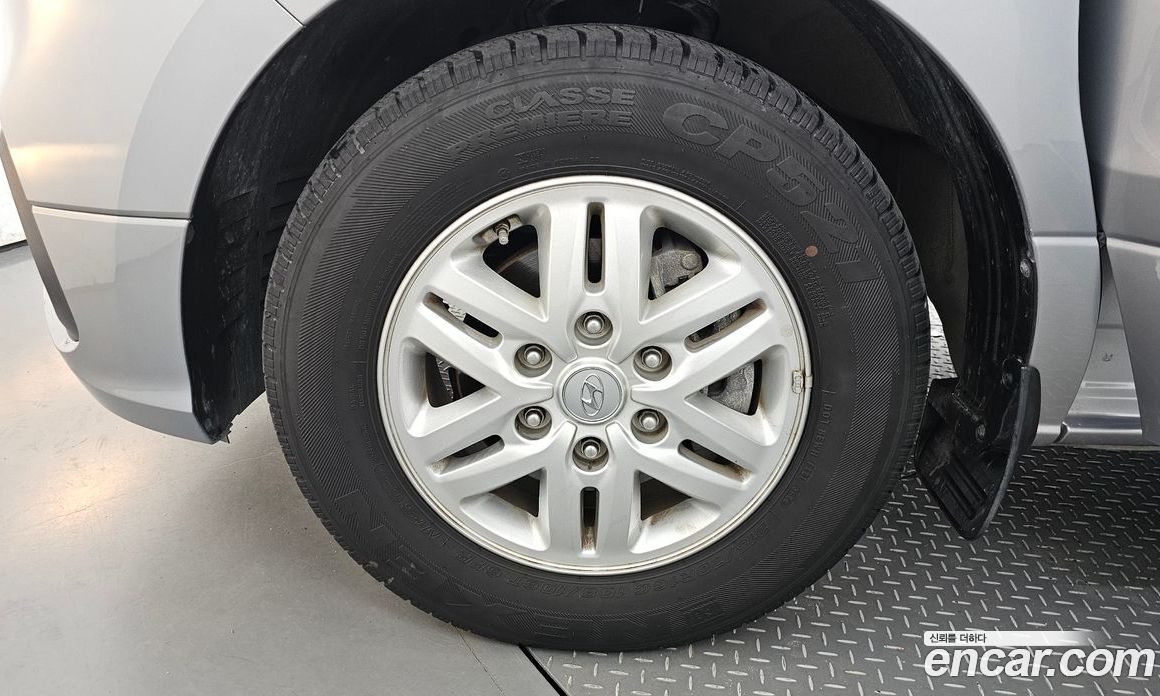 Hyundai Starex Van 5-Seater