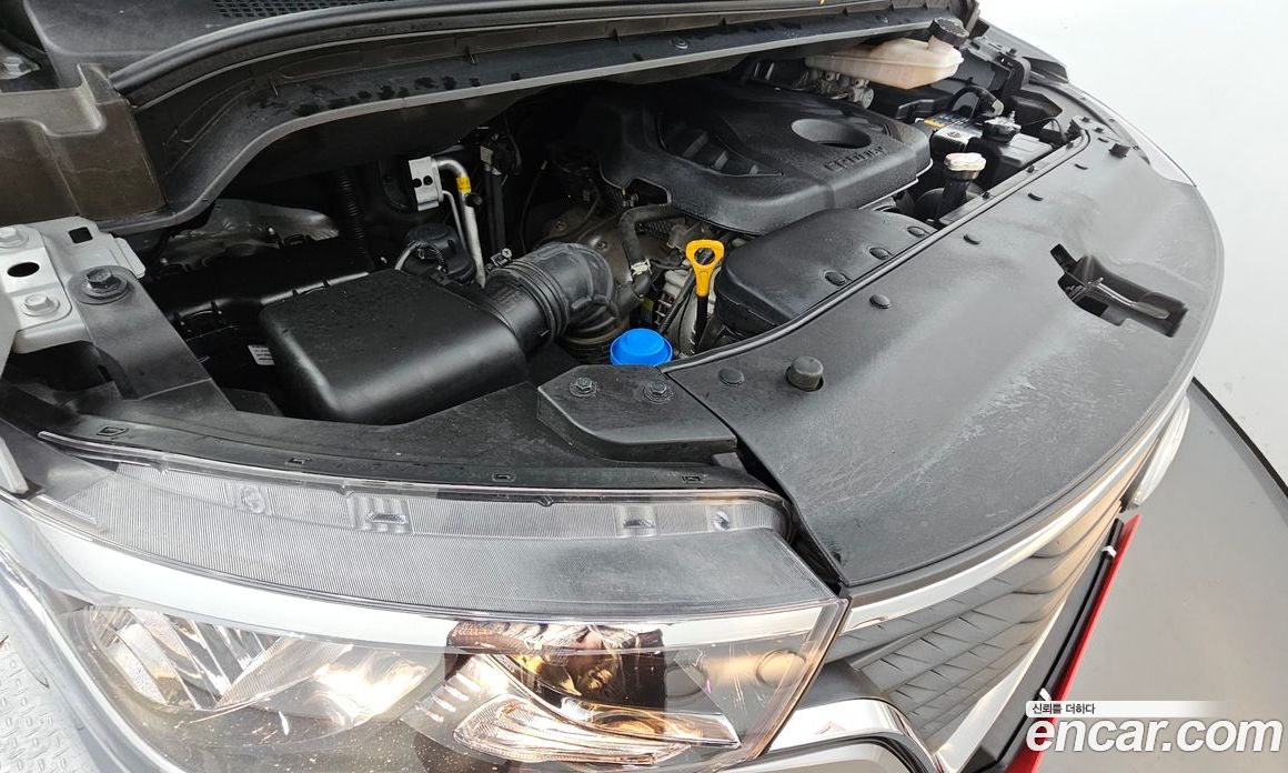 Hyundai Starex Van 5-Seater