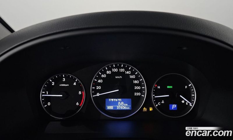 Hyundai Starex Van 5-Seater