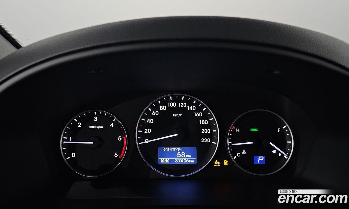 Hyundai Starex Van 5-Seater