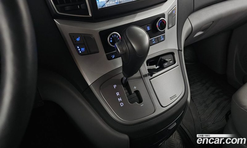 Hyundai Starex Van 5-Seater