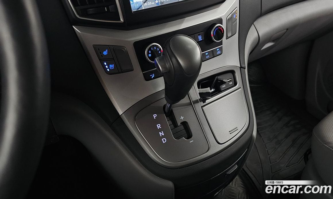 Hyundai Starex Van 5-Seater