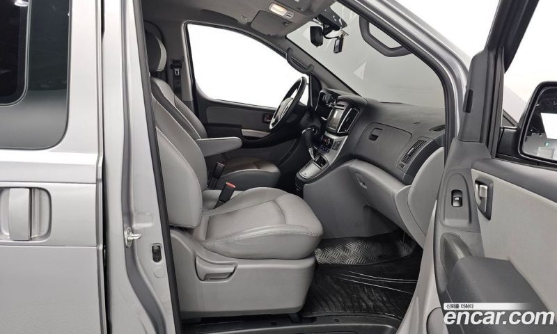 Hyundai Starex Van 5-Seater