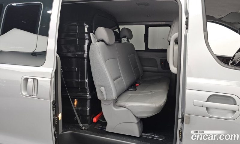 Hyundai Starex Van 5-Seater