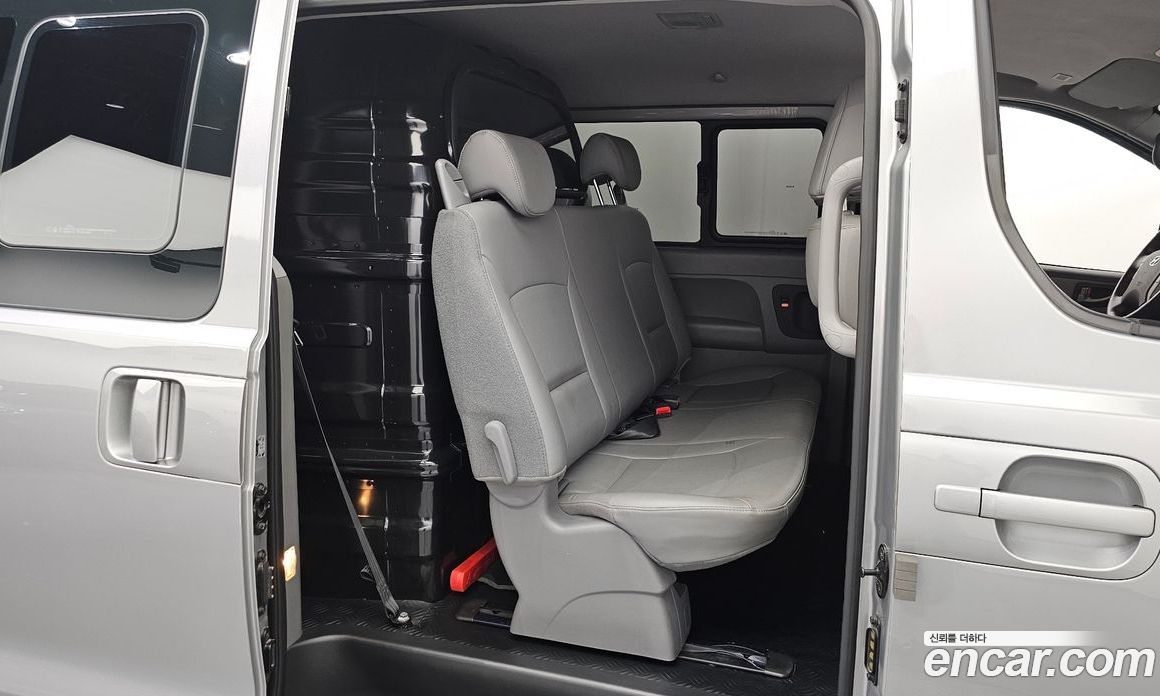 Hyundai Starex Van 5-Seater