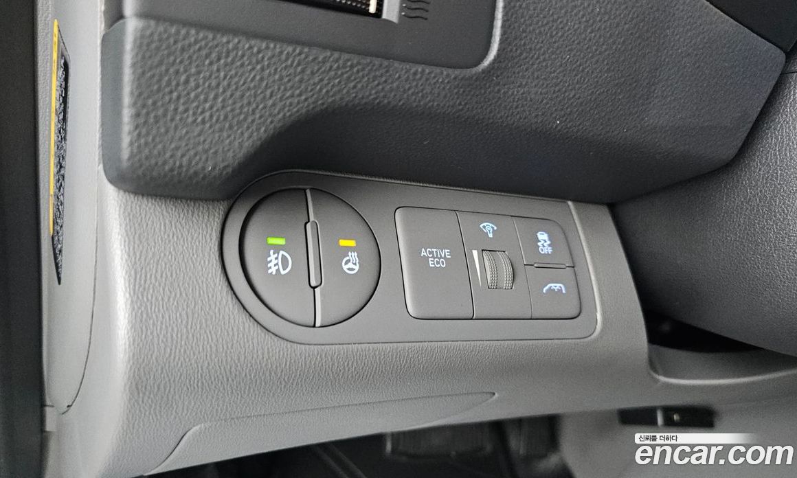 Hyundai Starex Van 5-Seater