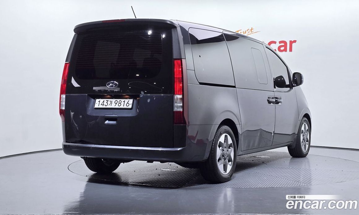 Hyundai Staria Tourer 9-Seater