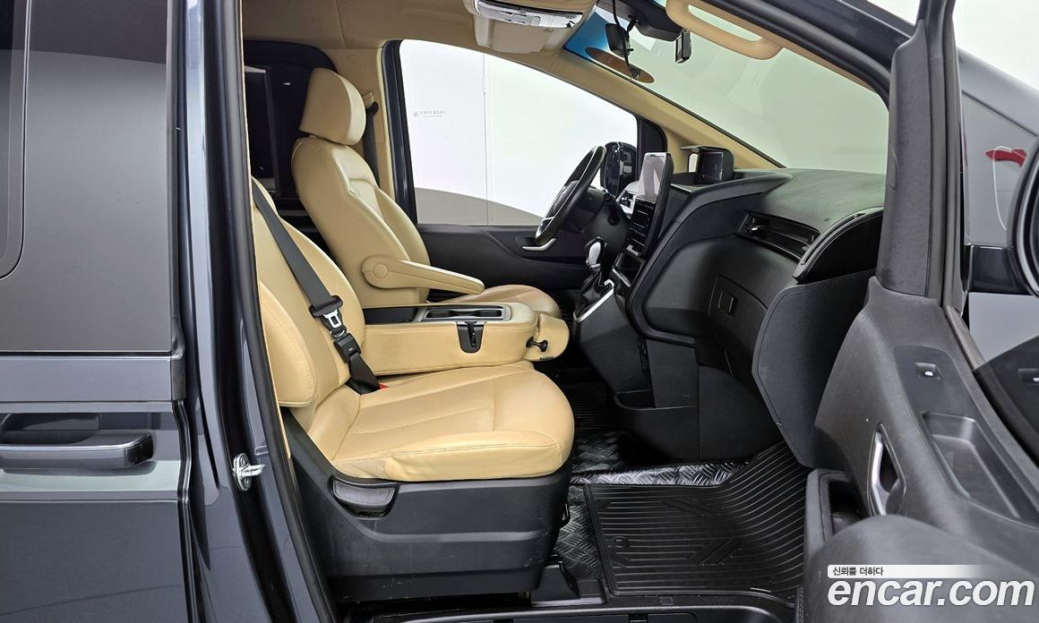 Hyundai Staria Tourer 9-Seater