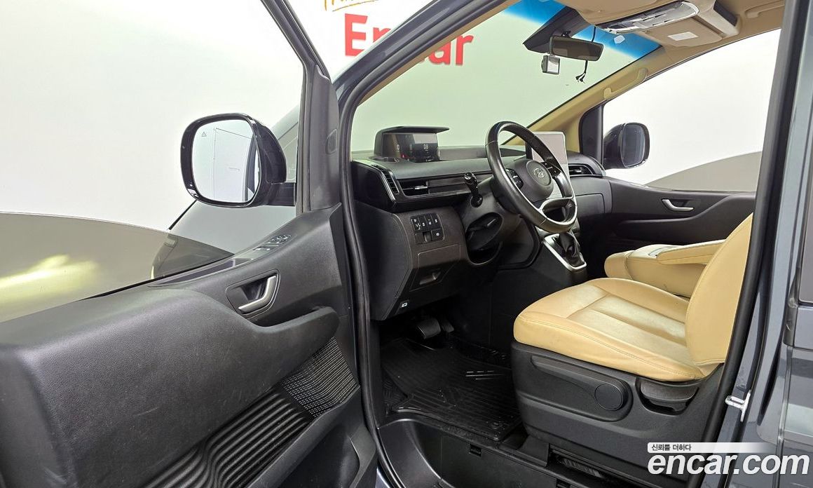 Hyundai Staria Tourer 9-Seater