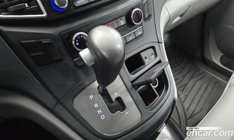 Hyundai Starex Van 3-Seater