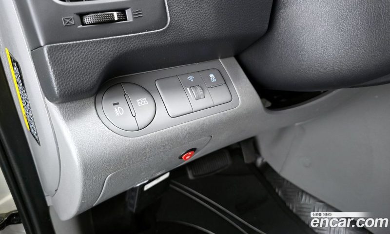 Hyundai Starex Van 3-Seater