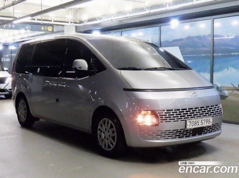 Hyundai Staria Tourer 11-Seater