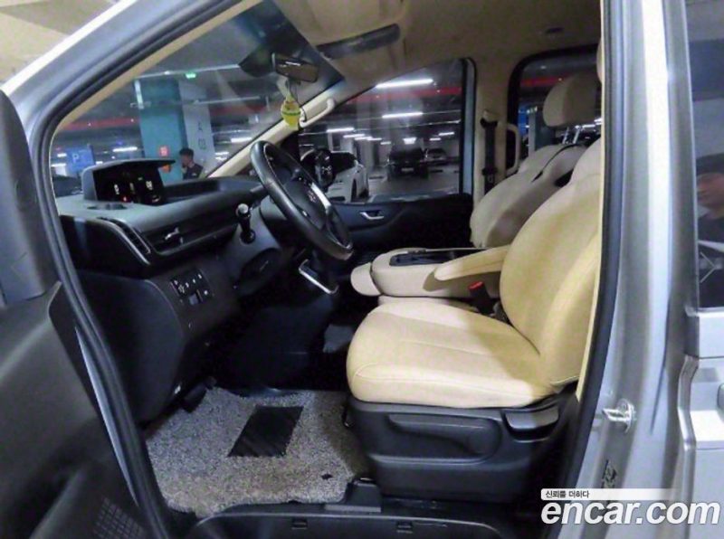 Hyundai Staria Tourer 11-Seater