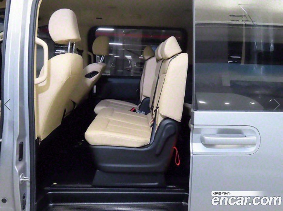 Hyundai Staria Tourer 11-Seater