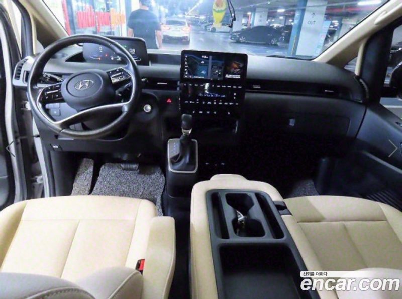Hyundai Staria Tourer 11-Seater
