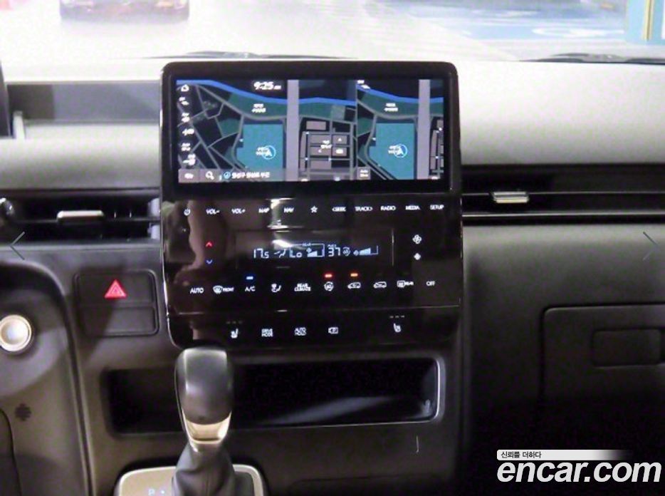 Hyundai Staria Tourer 11-Seater